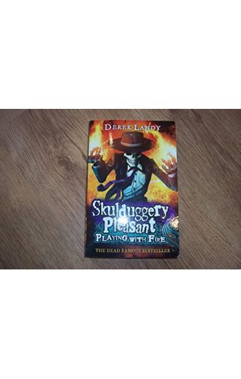 SKULDUGGERY PLEASANT2PLAYING WITH FIRE