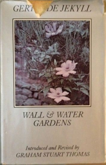Wall And Water Gardens