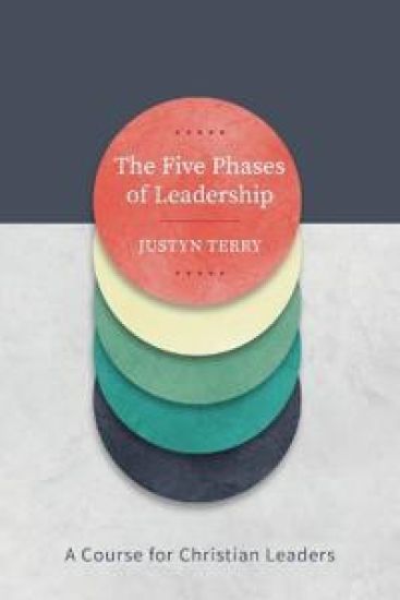 The Five Phases of Leadership – Justyn Terry, kirjan kansikuva