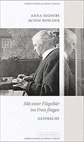 Mit einer Flügeltür ins Freie fliegen
