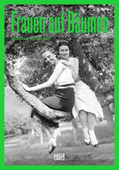 Frauen auf Bäumen: Vintage-Fotografie, Nostalgische Schwarz-Weiß-Bilder und Zeitlose Geschichten aus den 1920er- bis 1950er-Jahren