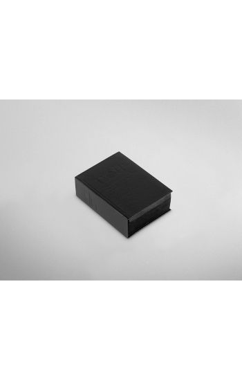 Noir : a serendipitous encyclopedia inspired by 1001 names for the color black