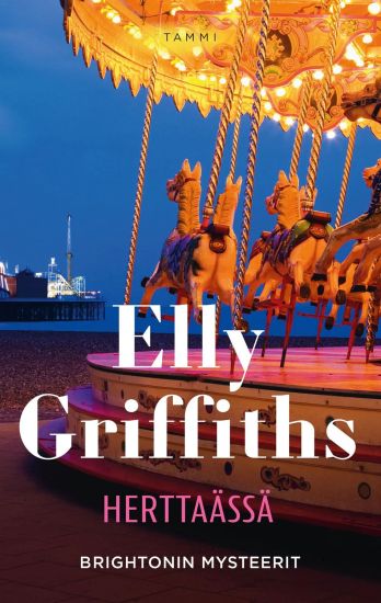 Herttaässä – Elly Griffiths, kirjan kansikuva